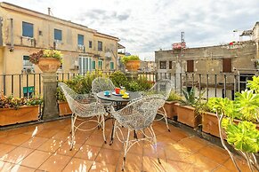 Santa Chiara Charming House With Terrace at Historical Center