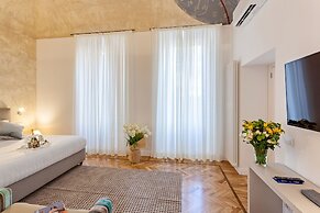 504 Corso Suites