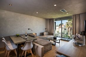 Ikaros Hotel