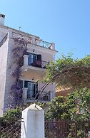 Garitsa bay Apartment