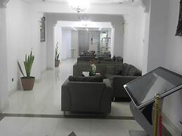 Pearl City Hotel