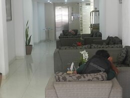 Pearl City Hotel