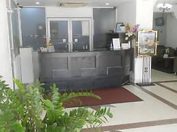 Pearl City Hotel