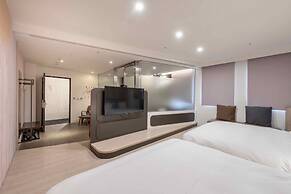 No. 9 Hotel