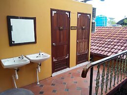 Kuching Waterfront  Lodge