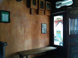 Kuching Waterfront  Lodge