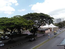 Kuching Waterfront  Lodge