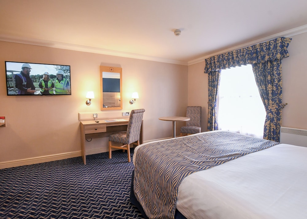 The Queens Hotel & Victoria Cloisters