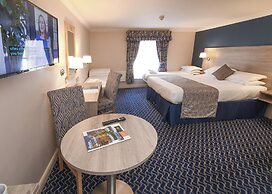The Queens Hotel & Victoria Cloisters