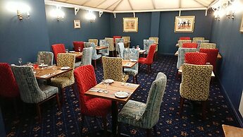 The Queens Hotel & Victoria Cloisters