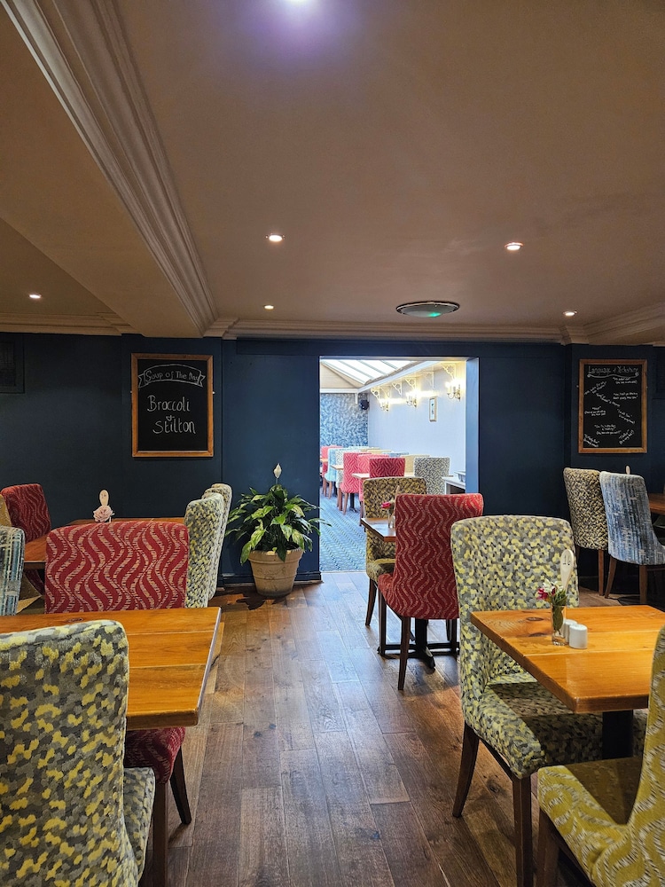 The Queens Hotel & Victoria Cloisters
