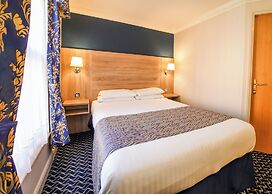 The Queens Hotel & Victoria Cloisters