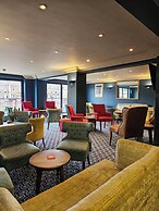 The Queens Hotel & Victoria Cloisters