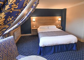 The Queens Hotel & Victoria Cloisters
