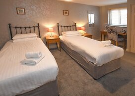 The Queens Hotel & Victoria Cloisters