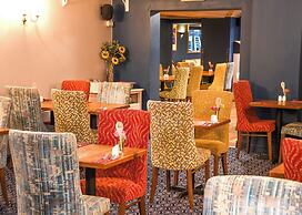 The Queens Hotel & Victoria Cloisters