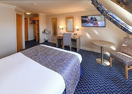 The Queens Hotel & Victoria Cloisters