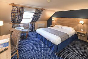 The Queens Hotel & Victoria Cloisters