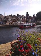 The Queens Hotel & Victoria Cloisters