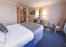 The Queens Hotel & Victoria Cloisters