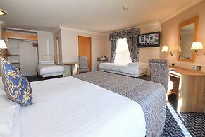The Queens Hotel & Victoria Cloisters