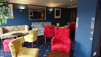 The Queens Hotel & Victoria Cloisters
