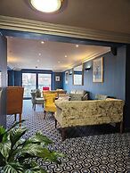 The Queens Hotel & Victoria Cloisters