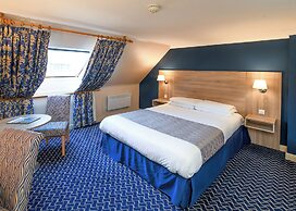 The Queens Hotel & Victoria Cloisters