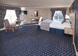 The Queens Hotel & Victoria Cloisters