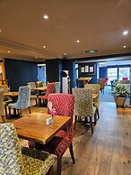The Queens Hotel & Victoria Cloisters