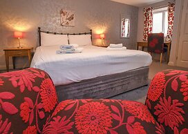 The Queens Hotel & Victoria Cloisters