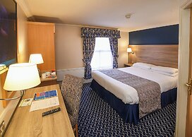 The Queens Hotel & Victoria Cloisters