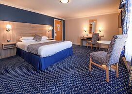 The Queens Hotel & Victoria Cloisters