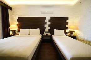 Manaspark Deluxe Hotel