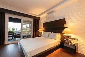 Manaspark Deluxe Hotel