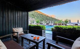 Manaspark Deluxe Hotel