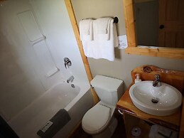 Overlook Inn & Cabins