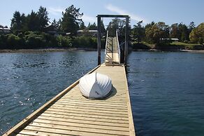 Mayne Island Resort