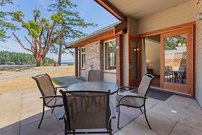Mayne Island Resort