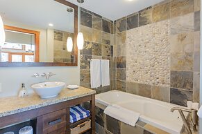 Mayne Island Resort
