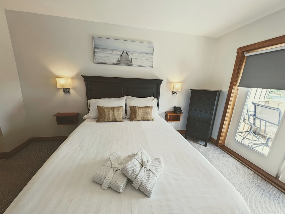 Mayne Island Resort