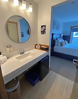 Mayne Island Resort