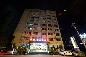 Champagne Hotel