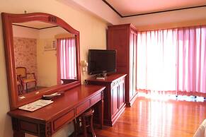 Champagne Hotel