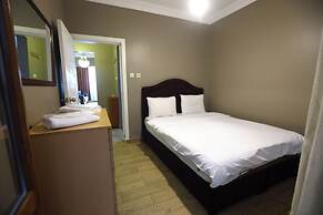 Zendy Suite Hotel