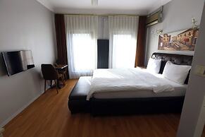 Zendy Suite Hotel