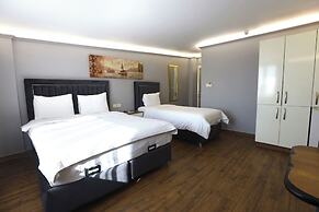 Zendy Suite Hotel