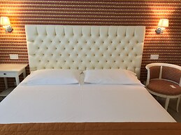 Nuova Opera Rooms