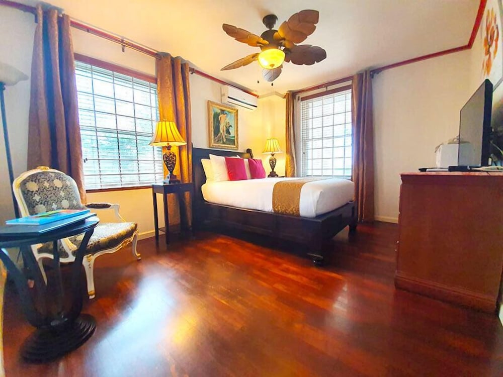 Ocean West Boutique Hotel