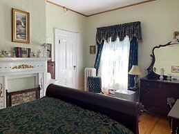 Marshlands Inn
